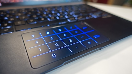 Le pavé numérique virtuel peut être activé dans le coin supérieur droit du pavé tactile.