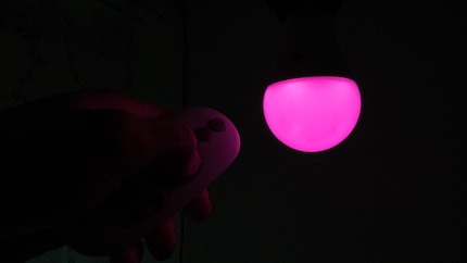 Du rose grâce à un bouton : Eglo Connect propose 16 millions de couleurs.