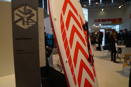 The Airboard Hike: 5.2 kilos light, three metres long and with a load capacity of up to 120 kilos.