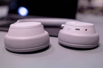 A differenza del Surface Laptop, le cuffie dispongono di connessione per USB-C