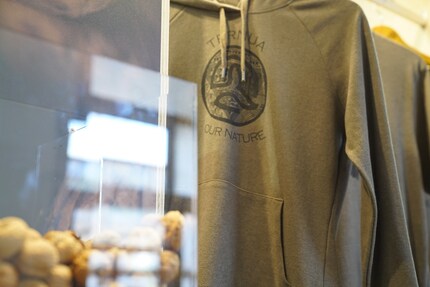 Walnuss und Hoodie