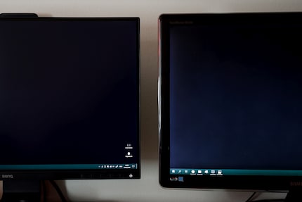 La riproduzione del nero del BenQ SW271 (a sinistra) è impressionante. Sul vecchio schermo di Office (a destra), ciò che dovrebbe essere nero è piuttosto luminoso.