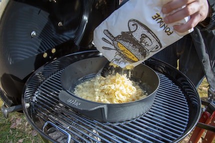 The casserole fits perfectly into the grill.