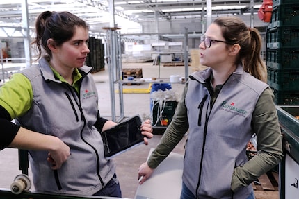 A sinistra Andrea Brander e adestra Jasmin Stricker.