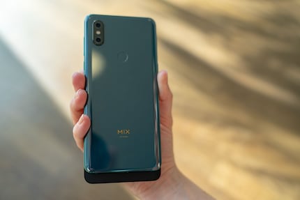 But it looks really pretty: The Xiaomi Mi Mix 3 has hit a beautiful shade of green