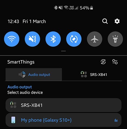 Simply switch between audio outputs.