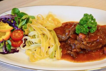 Fleisch am Knochen: Ossobuco und Nüdeli