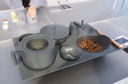 An experience: the tablet in the «Bunaa» set features embedded LEDs. Designed by Jacob Sasse.