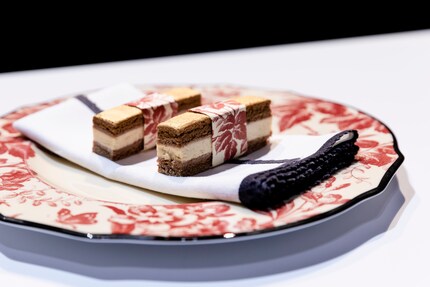 Surprenant : le sandwich glacé Gucci avec un couvercle doré.