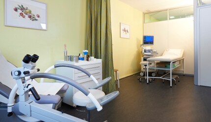 Wenn es mit dem Babywunsch nicht klappt, leitet der Frauenarzt die nötigen Abklärungen in die Wege.