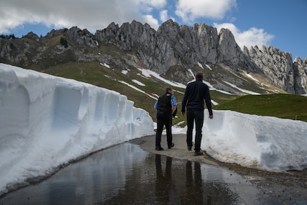 Encore beaucoup de neige sur l'alpage supérieur en ce jeudi de l'Ascension.