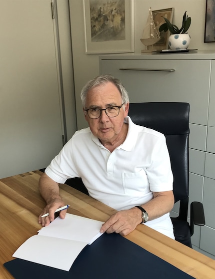 Dr Hanspeter Vogt nel suo studio a Langenthal (BE).