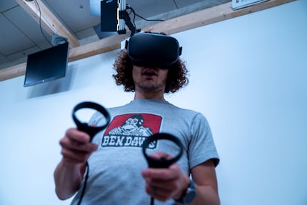 Un visage stupide avec les lunettes VR ? Check.