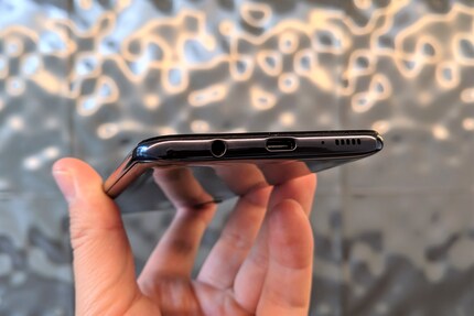 Kopfhöreranschluss und USB-C-Buchse auf der Unterseite