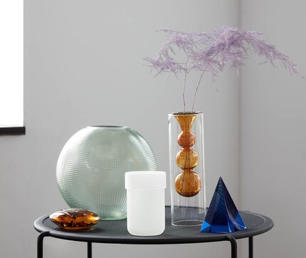 Here, the glass makes the arrangement look harmonious despite the different colours. Image: HK Living