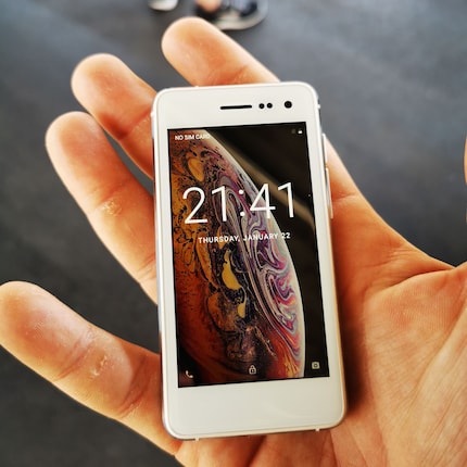 The SaTrend S11 comes pre-installed and ready to use. You don't have to do anything yourself