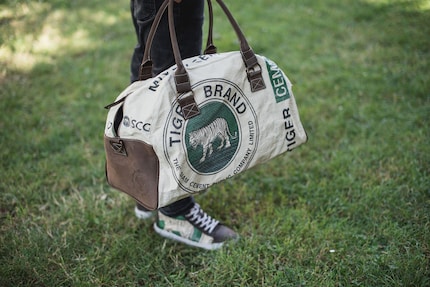 Zu den Bestsellern von Elephbo gehört diese Green Tiger Reisetasche.
