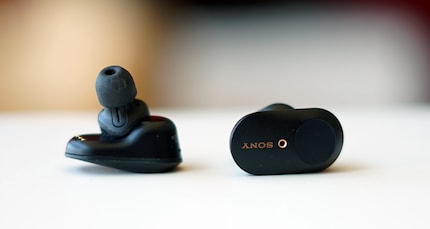 Les écouteurs intra-auriculaires sont assez grands. 