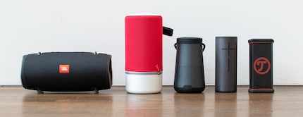 Les appareils de JBL, Libratone, Bose, UE et Teufel du plus grand au plus petit (de gauche à droite)