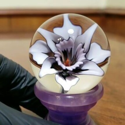 Eine Blumenmurmel vom Glaskünstler Justin Bodovsky. Bild: Justin Bodovsky