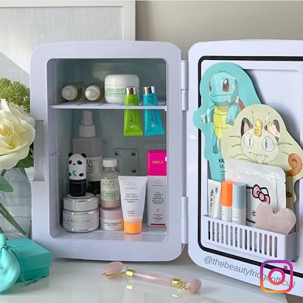 Les outils de massage du visage peuvent également être conservés dans le mini-frigo. Image : @thebeautyfridgeofficial