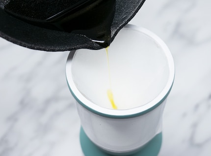 Fette und Öle werden zusammen mit Wasser und Lauge zur Seife.