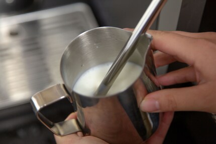 Latte schiumato: la maggior parte delle macchine ha la possibilità di montare il latte.