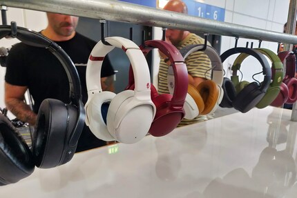 Un po' fragili in mano. Sicuramente non paragonabili al design lucido di Sony.