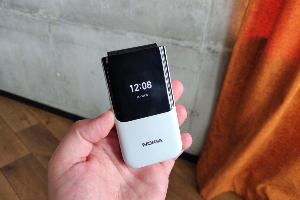 Nokia 2720 Flip