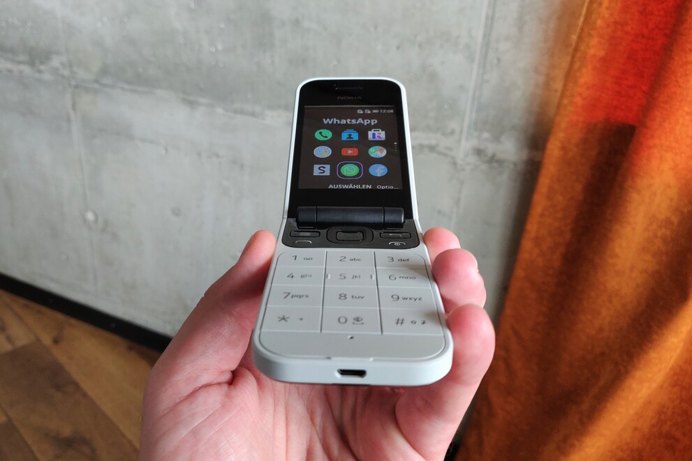 Nokia 2720 Flip