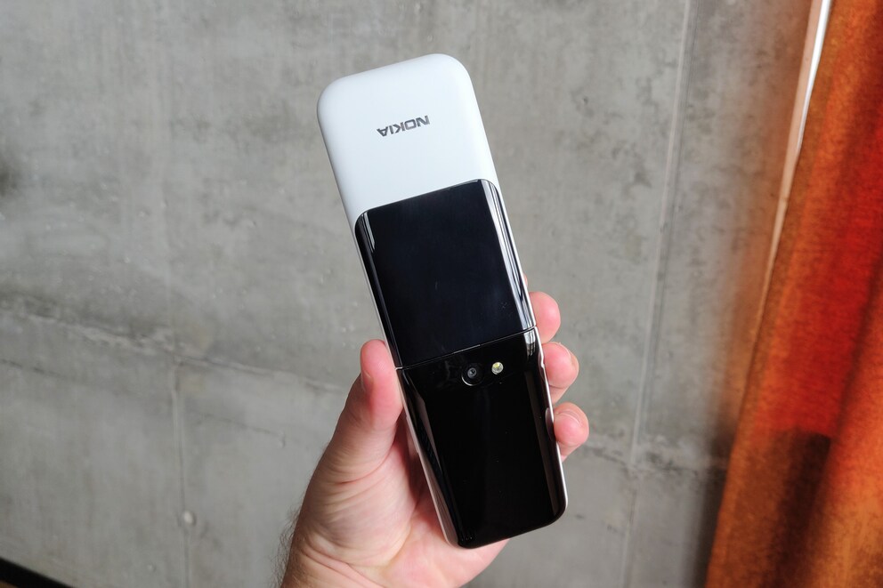 Nokia 2720 Flip