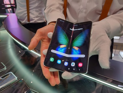 Klappst du das Phone zusammen, wird aus einem 7,3-Zoll-Display ein 4,6-Zoll-Display.