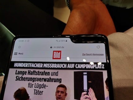 Hier die Bild-App – also die Zeitung. Sind ja in Deutschland hier. Schlagzeilen bissig wie eh und jeh.