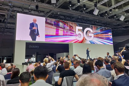 Benjamin Braun, Chief Marketing Officer von Samsung Europe, ist begeistert vom Galaxy Fold 5G.