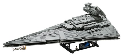 Das graue Raumschiff macht sich auch als Teilespender gut.