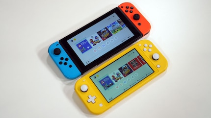 The Lite screen is slightly darker and more yellowish.