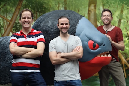 Marc, Samuel ed Elio insieme alla loro mascotte.