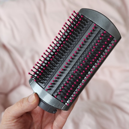Wenn ich meine Haare glatt tragen möchte, greife ich entweder zur weichen Smoothing Bürste...