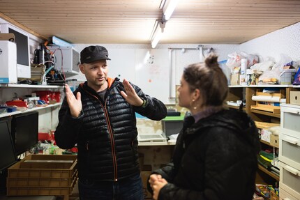 Seine Leidenschaft wird in der Werkstatt – wo er viel Material lagert und selber herstellt – noch deutlicher.
