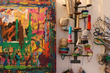 Colori e materiali a perdita d'occhio.