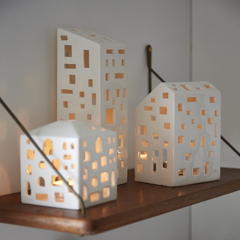 Je mehr, desto besser: Mit den Windlichtern «Urbania» von Kähler kannst du dir deine eigene kleine Stadt zusammenstellen. 