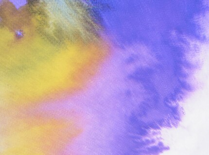 The colour gradient of the mirror «Francis» resembles the discolouration of old Venetian mirrors. Image: Petite Friture