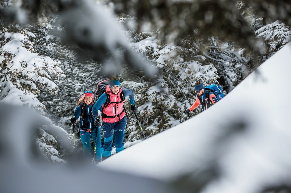 Die Skibekleidung von Ortovox eignet sich aufgrund der hohen Funktionalität und der vielen technischen Features besonders auch für Skitouren.
