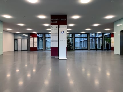 Il cartello all'ingresso