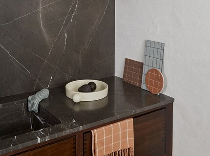 Regular lines turn these cutting board surfaces into minimalist graphics. Image: Oyoy