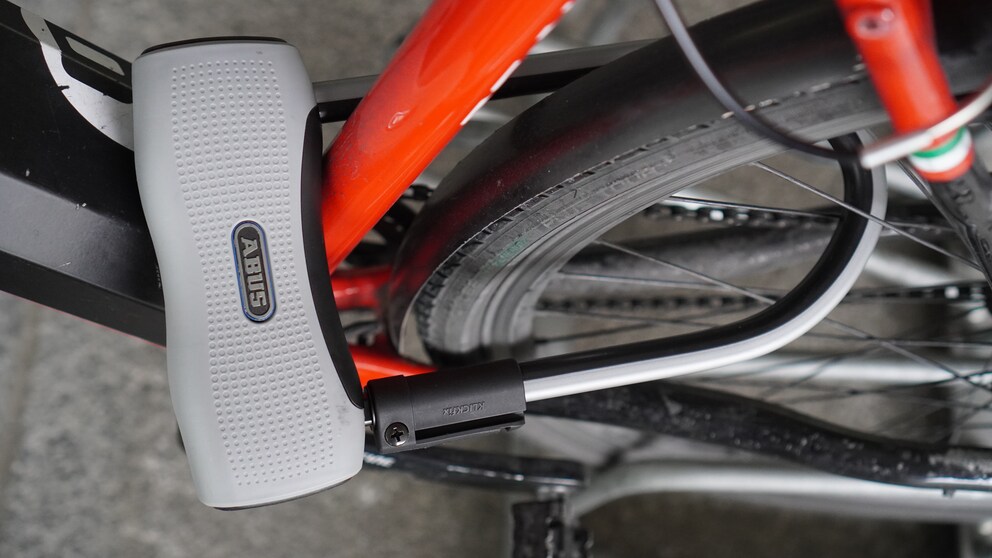 Das 770A SmartX ist mit 23 Zentimeter oder 30 Zentimeter Bügellänge erhältlich. Das ist die kürzere Variante.