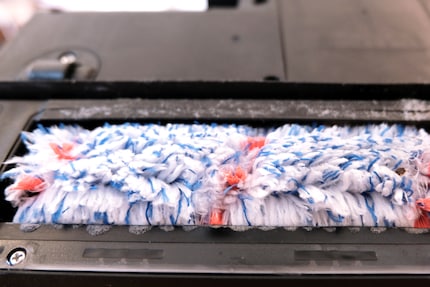 The brush leaves the floor clean and dry.