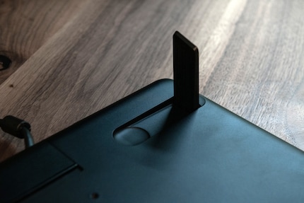 The small fold-out feet of the Cintiq 16.