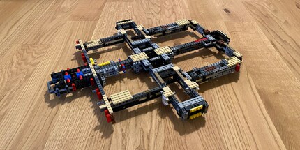 So sieht der Millennium Falcon nach Schritt 1 von 17 aus. Furchtbar… enttäuschend, nicht?