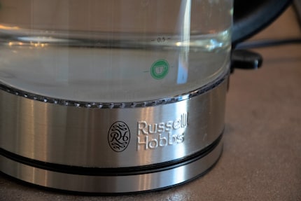 The green marking has proven to be particularly practical. It stands for 235 millilitres, which corresponds exactly to one cup of tea